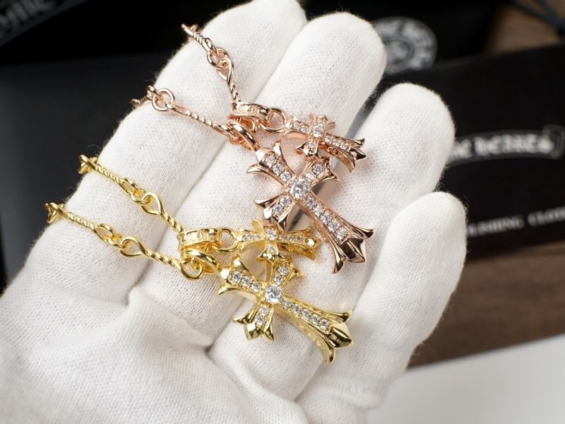 Ch*0me He**ts necklaces